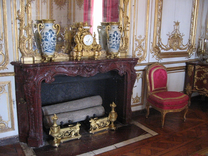 132 Versailles Louis XVI chambers tour.jpg